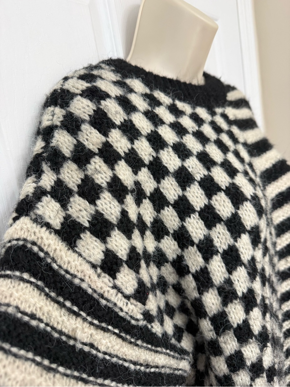 Blu Pepper Delaney Checkered Striped Chunky Knit Crew Sweater Black Cream M - Picture 8 of 16